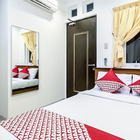 Oyo 294 Andrea Residence Syariah Medan Exterior photo